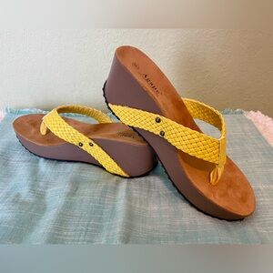 Agape Wedge Yellow Size 9 NWOT